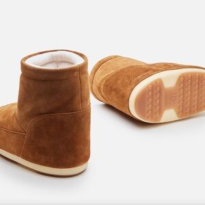 NO LACE TAN SUEDE BOOTS